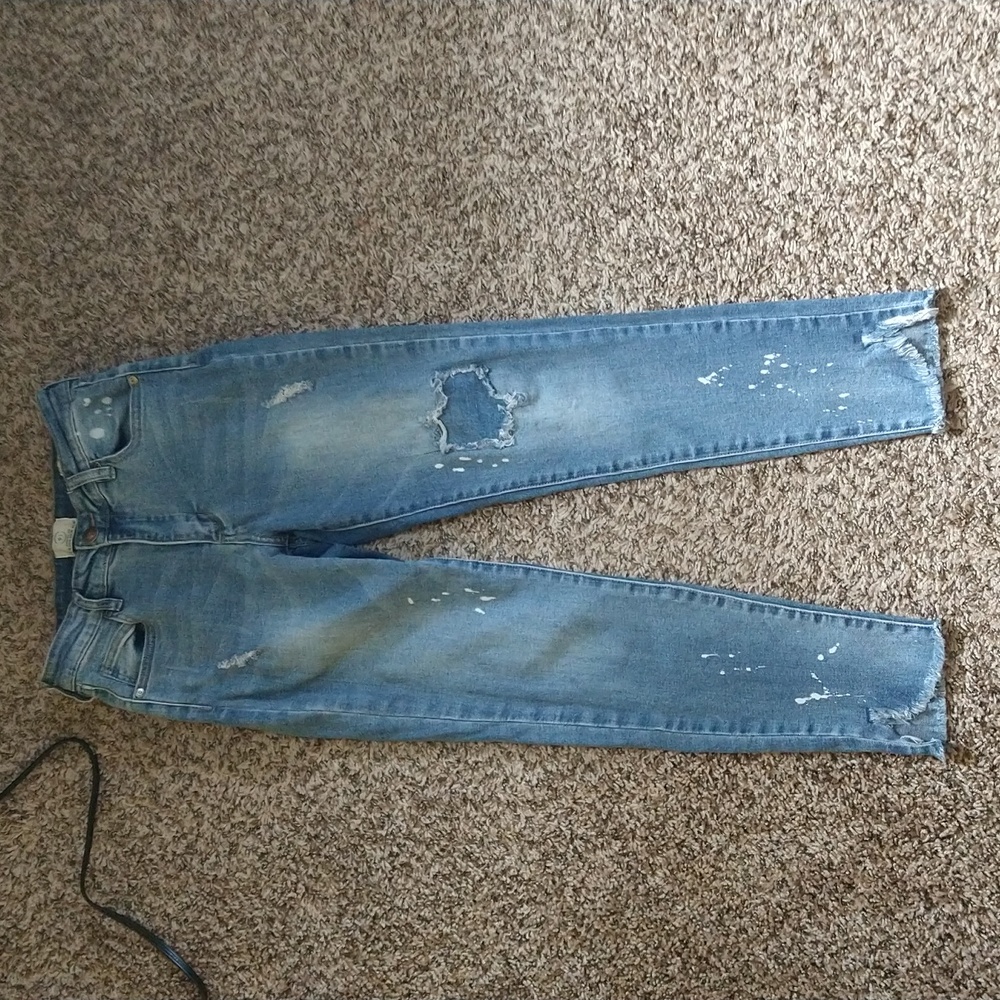 Distressed Mid rise skinny jeans